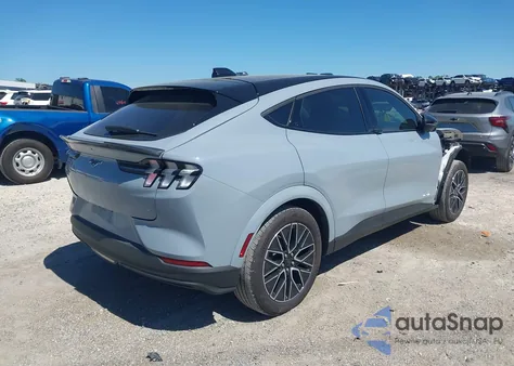 2025 Ford Mustang Mach-E Premium z USA, uszkodzony, nr VIN 3FMTK3R72SMA29939